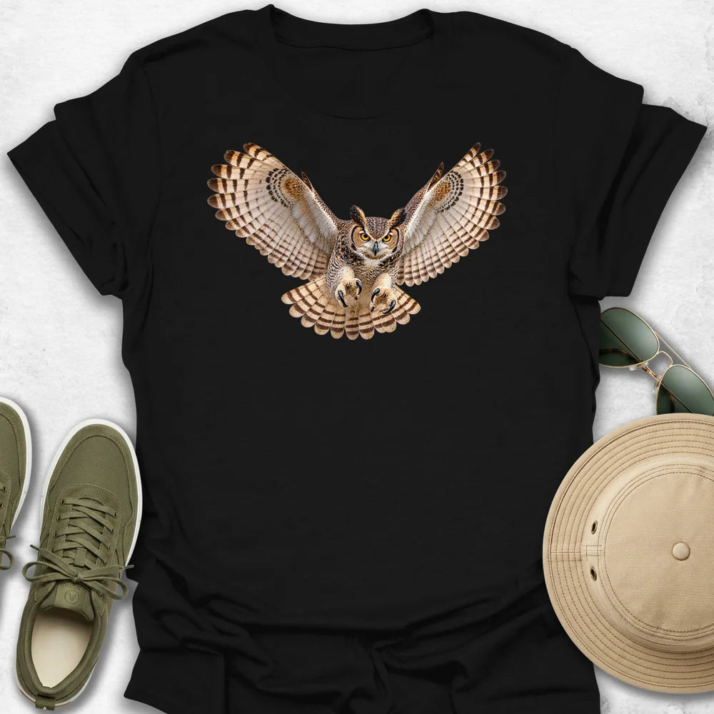 Great Horned Owl in Flight T-Shirt in Black